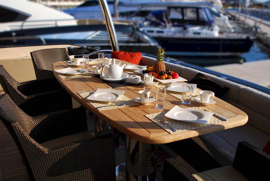 luxury-sunseeker-yacht-my-choco-cockpit-table.jpg